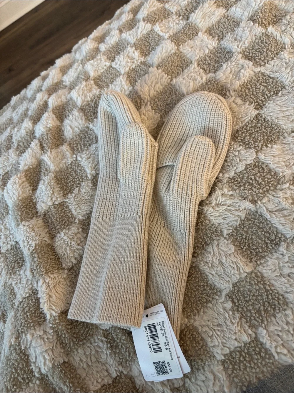 Lululemon ribbed merino wool mittens